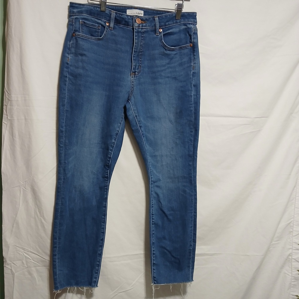 LOFT Modern High Rise Straight Leg Jeans Frayed Hem Medium Wash‎ Size 28